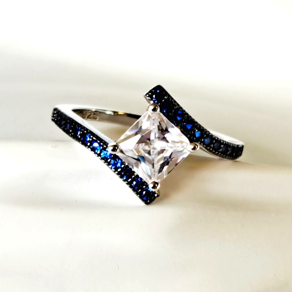 925 Sterling Silver Ring - Picture 9 of 11